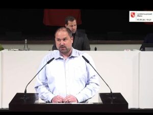 Der frühere Neustadt-Ortsvorsteher Johannes Klomann (SPD) bei seiner Rede zur Kulturbäckerei am Mittwoch im Stadtrat. - Screenshot: gik