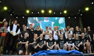 Gemeinsamer Schwur der Gautschlinge am Ende. - Foto: gik