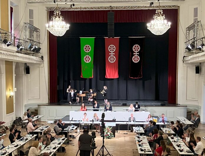 Kenia-Koalition für Mainz steht: Was wollen Grüne, CDU und SPD für Mainz? – Koalitionsvertrag mit vielen Fragezeichen