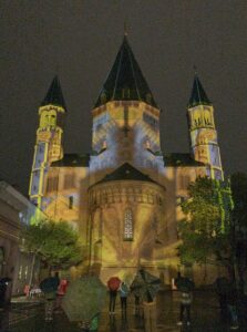 Der Dom als Kulisse für magische Geschichten: "Mainz leuchtet" 2024. - Foto: gik