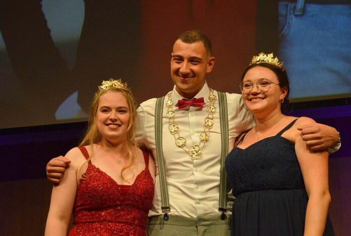 Rheinhessen schreibt Geschichte: Levin McKenzie aus Mainz zum 1. Rheinhessischen Weinkönig gewählt