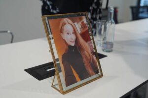 Die 22 Jahre junge Johanna Orth starb in der Flutnacht im Ahrtal - unnötig, sagen ihre Eltern. - Foto: Schady