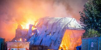 UPDATE& – Lagerhalle in Mainz-Hechtsheim bei Brand komplett zerstört – Zwölf Stunden Löscharbeiten, Gäste mussten in Pyramide bleiben