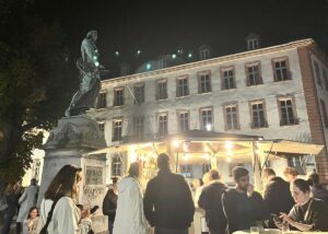Ein Federweißerstand am Mainzer Schillerplatz: Hier soll künftig auch das Marktfrühstück der Mainzer Winzer stehen. - Foto: gik
