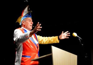 Bernhard Knab war als "Narr" schon 2024 bei den Saturnalien in Hochform. - Foto: gik