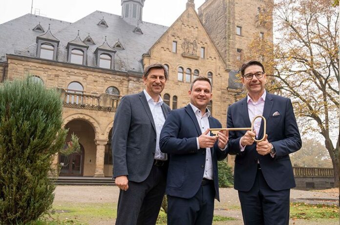 Startschuss für Renovierung von Schloss Waldthausen bei Mainz: Hochmoderne Tagungskultur ab 2026 mit Gutenberg und historischer Eleganz