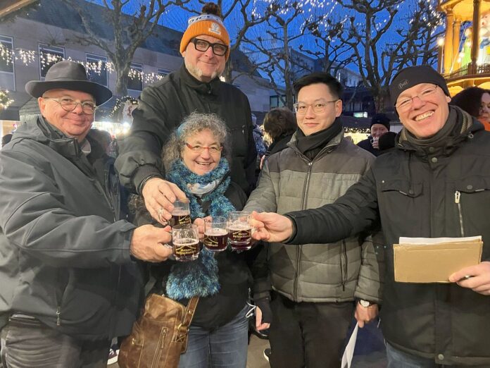 Mainz&-Glühweintest 2024: Die wunderbare Vielfalt der Glühweine auf dem Mainzer Weihnachtsmarkt – Mainzer Winzer räumen ab