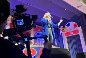 Sängerin Laura Heinz im Fokus der Kamera: Die "Seveneleven" des GCV wurde live ins Netz gestreamed. - Foto: gik
