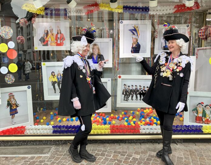 Frauen in der Mainzer Fastnacht: Fotoprojekt der Frauengarde „Die Gardinen“ stellt Akteurinnen „ins Schaufenster“