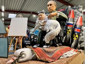 Auch die Mainzer Narren nahmen Putin immer wieder aufs Korn, in diesem Jahr als James Bond-Erzbösewicht Blofeld, mit Kim Jong-Un als Katze auf dem Schoß: "In tödlicher Mission".- Foto: gik