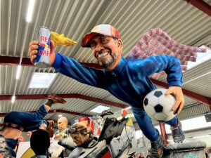 Kulttrainer Jürgen Klopp widmeten die Mainzer 2025 im Rosenmontagszug gar einen Motivwagen. - Foto: gik