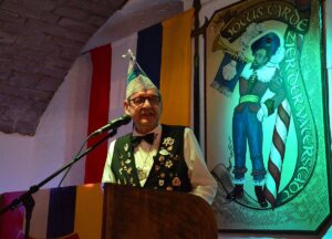 Der Hausherr des Museum Castellum, Karl-Heinz Kues, beim Ordensempfang der Unsichtbaren Römergarde in den Räumen der Jocusgarde. - Foto: gik