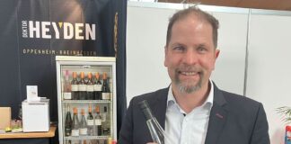 Trump droht EU: 200 Prozent US-Zölle auf Wein und Champagner? – Auch Winzer aus Rheinhessen bei Export bedroht