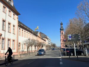 Auch die Große Bleiche soll nun als zusätzliche Querspange für die Straßenbahn geprüft werden., - Foto: gik