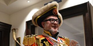 Fastnacht in Mainz: Vom Talent, über sich selbst zu lachen – Wie die Ein-Mann-Jägergarde ihr Elfjähriges Jubiläum feierte