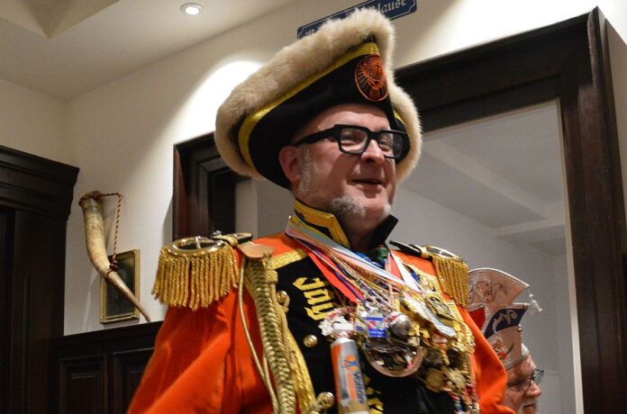 Fastnacht in Mainz: Vom Talent, über sich selbst zu lachen – Wie die Ein-Mann-Jägergarde ihr Elfjähriges Jubiläum feierte