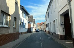 Enge Ortskerne in Mainzer Vororten: Immer mehr Parkplätze verschwinden. - Foto: gik