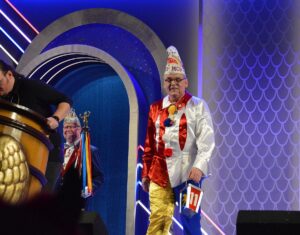 Meister der politisch-literarischen Fastnacht: der Bajazz mit Laterne, René Pschierer. - Foto: gik