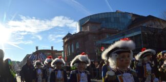 Mainzer Narren starten in die Kampagne 2026: Neujahrsumzug in Mainz mit 1200 Gardisten und Platzkonzert am Dom