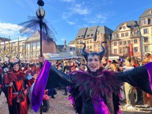 Die närrischen Tage lassen auch Millionen in Kostüme, Kamelle und Verpflegung fließen. - Foto: gik