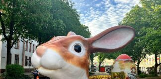 Mainz& wünscht allen Lesern Frohe Ostern! – Ostereier aus Zagreb und Osterhase am Schillerplatz grüßen
