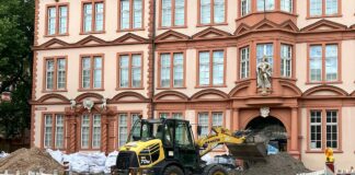 Baustart am Gutenberg-Museum in Mainz: Start in neue Zukunft – Riesiger Bauzaun und Themenwalks zu Gutenberg
