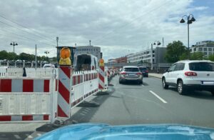 Aktuelle Baustelle auf der Alicenbrücke im Mai 2025: Brückenerneuerung nötig. - Foto: gik