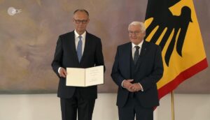 Dann doch noch: Ernennung von Friedrich Merz als 10. Bundeskanzler durch Bundespräsident Frank Walter Steinmeier. - Screenshot: gik
