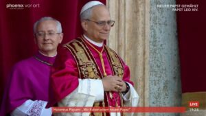 Erster Auftritt des neuen Papstes Leo XIV. auf dem Balkon des Petersdomes in Rom. - Screenshot: gik