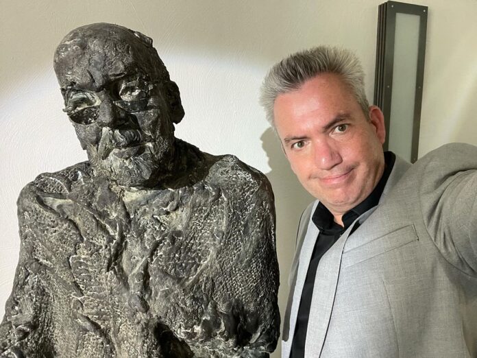 Mehr Hanns Dieter Hüsch wagen: Zum 100. Geburtstag erinnert ein Buch an den Kabarett-Poeten aus Mainz und vom Niederrhein