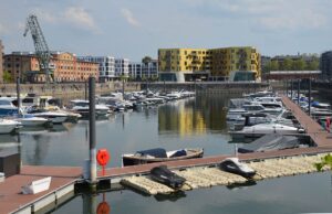 Der Yachthafen im Mainzer Zollhafen im Mai 2022: Die Auslastung der Marina bestimmt den Verkehrswert, sagen Gutachter. - Foto: gik