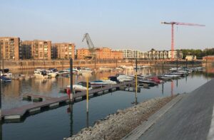 Die Marina im Mainzer Zollhafen im August 2018 mit der neuen Steganlage. - Foto: gik