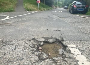 Schlaglöcher in Mainzer Straßen, hier in Mainz-Zahlbach - kein Einzelfall. - Foto: gik