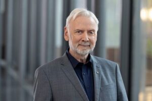Kultur-Staatssekretär Jürgen Hardeck erinnert sich ebenfalls an Hanns Dieter Hüsch. - Foto: MFFKI, Jana Kay