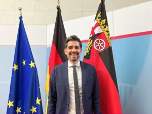 Strahlte bei seiner Vorstellung als designierter neuer Bildungsminister von Rheinland-Pfalz: Sven Teuber. - Foto: gik