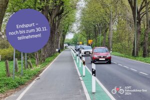 So stellt sich der ADFC einen guten geschützten Radweg vor: mit eigener Spur, getrennt von der Autofahrbahn. - Foto: ADFC