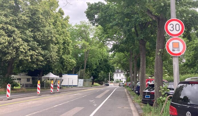 FDP Mainz kritisiert Einbahnstraßenregelung in der Oberen Zahlbacher Straße: Rettungswagen brauchen länger zur Uniklinik