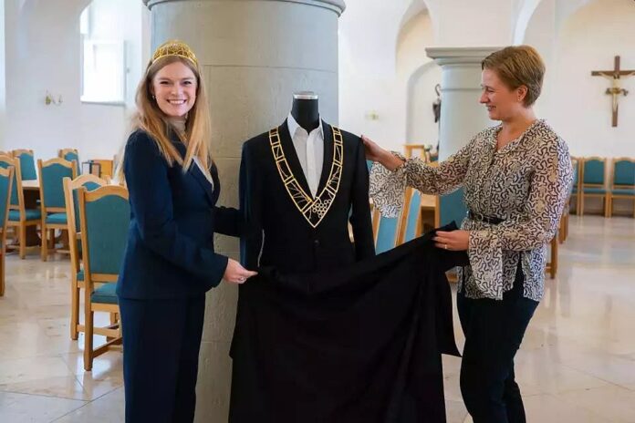 Erstmals Deutscher Weinkönig? – Amtskette vorgestellt, Weinkönige aus Rheinhessen und Mittelrhein heiße Kandidaten