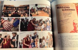 Erinnerung an die Besuche des Dalai Lama in Hessen und seine großen Vorlesungen im Wiesbadener Kurpark. Fotos aus dem Buch "Hat die Welt den Dalai Lama vergessen?" - Foto: gik