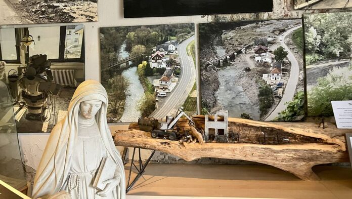 Das Ahrtal, der Wiederaufbau und das erschütterte Vertrauen – Vier Jahre nach der Flutkatastrophe gedenkt das Ahrtal der Toten und sucht Zuversicht