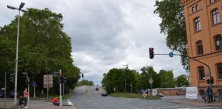 UPDATE&: Großbrand in Containerdorf in der Mombacher Straße in Mainz – Feuerwehr warnte vor starker Rauchentwicklung