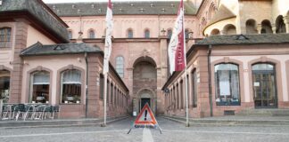 Eingang zum Mainzer Dom ab Montag gesperrt: Haupteingang am Markt wegen Kanalarbeiten dicht