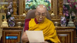 Seine Heiligkeit, der Dalai Lama, in einer Videobotschaft zu seiner Nachfolge kurz vor seinem 90. Geburtstag. - Screenshot: gik
