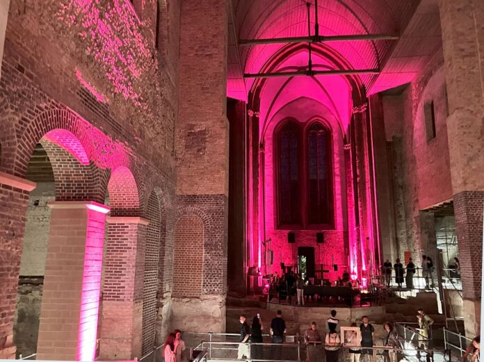 „Historische Mauern – Moderne Beats“: Klanglandschaft im Alten Dom zu Mainz am 17. April 2026 mit House, Techno und Ambient