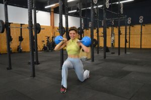 Persönliches Hanteltraining oder Arbeit an den Racks: Bei Fit & Fight hat man die Auswahl. - Foto: gik