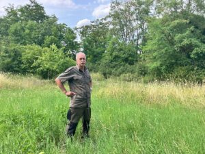 Jäger Bernd Lingner im "Paradies": Dem Naherholungsgebiet rund um die Draiser Senke. - Foto: gik