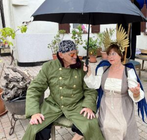 Probenbild von "Die Vögel" mit Werner Hartmann und Marie-Luise Thüne. - Foto: TiP