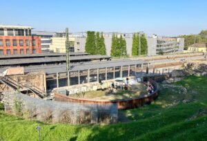 Die Reste des antiken Römischen Theaters in Mainz oberhalb des Südbahnhofs im September 2023. Hier wird Ende August wieder Theater gespielt. - Foto: gik