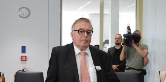 Innenministerium in Mainz kürzt Ex-Landrat Pföhler das Ruhegehalt: Während Flutkatastrophe im Ahrtal „gravierend gegen Pflichten verstoßen“