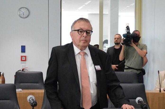 Innenministerium in Mainz kürzt Ex-Landrat Pföhler das Ruhegehalt: Während Flutkatastrophe im Ahrtal „gravierend gegen Pflichten verstoßen“